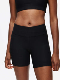 Warmup 5" Short featuring a sculpted-fit design and waistband pocket, for workouts.
