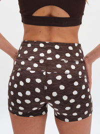 TechSweat 3.5" Short in Dark Bay Polka Dot – back close-up of waistband