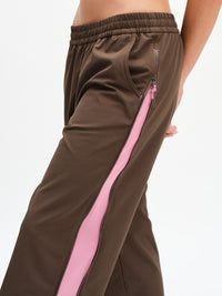 RecTrek Zip Pant in Soil Multi – side close-up of open zip and mesh vent