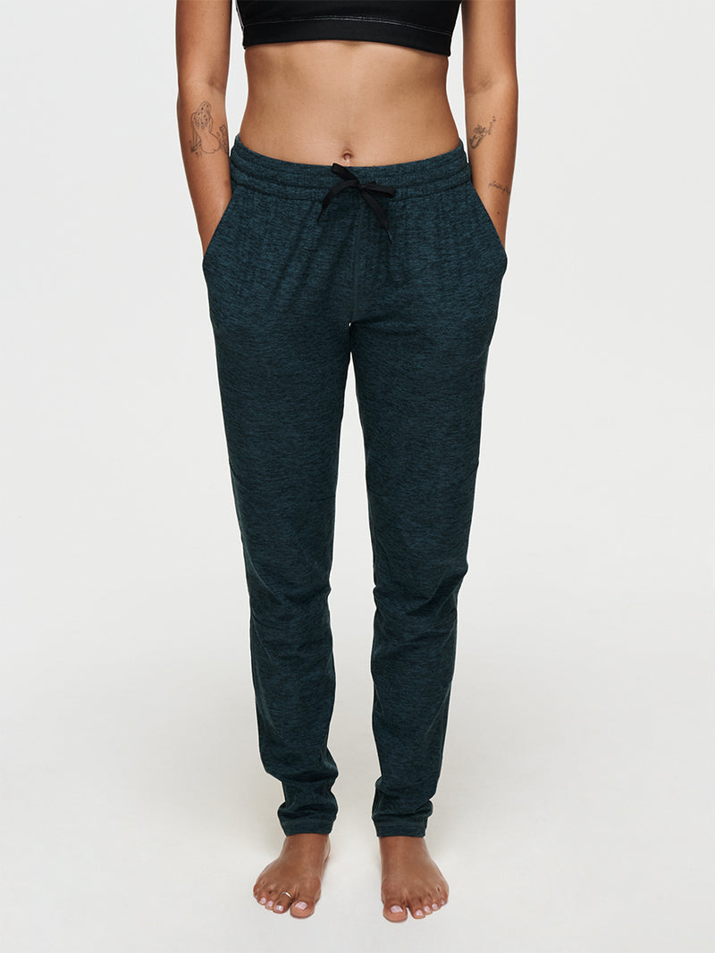 Model wearing CloudKnit Sweatpant featuring side pockets and a drawstring waistband, perfect for comfort and style.