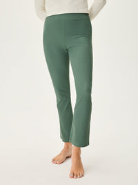Kick Flare Laurel Wreath