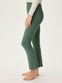 Kick Flare Laurel Wreath