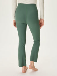 Kick Flare Laurel Wreath