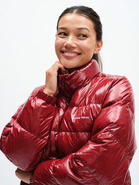 Gloss Puffer in Berry Baby – close-up of stand collar and logo