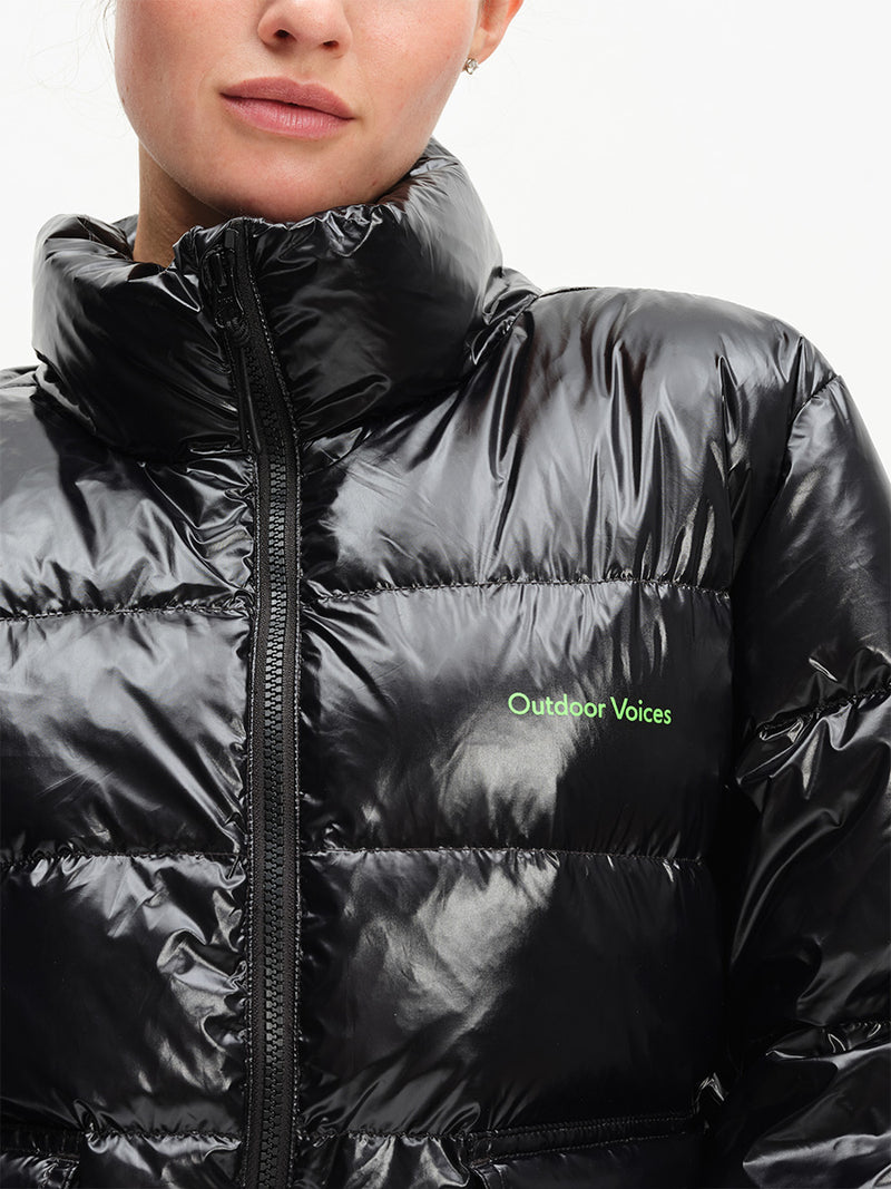 Gloss Puffer in Black – close-up of stand collar and logo
