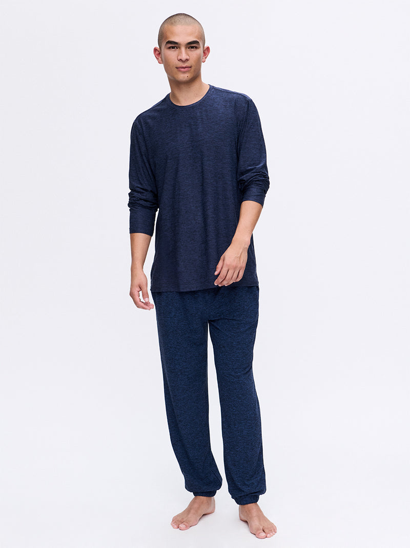Model standing in CloudKnit Longsleeve and matching pants in Navy, featuring a soft and relaxed fit.