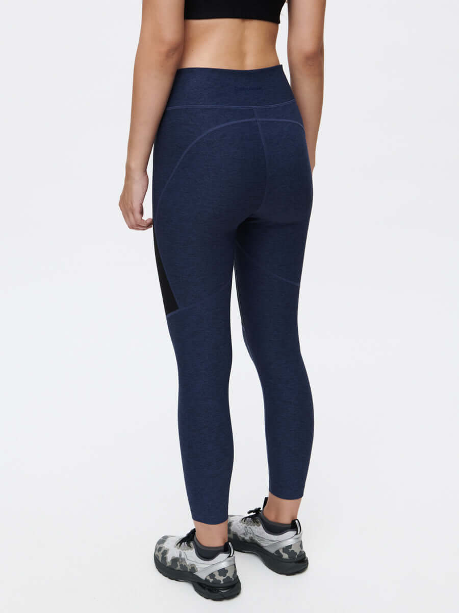 Two Tone 7/8 Legging in Textured Compression - Black Navy | OV
